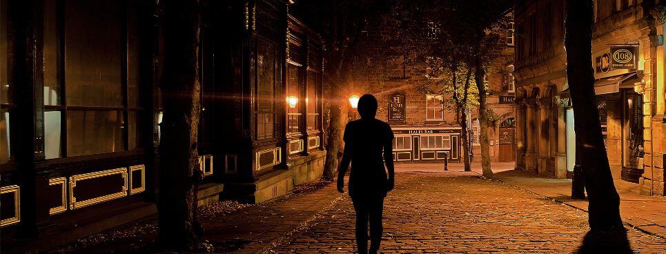 how to stay safe in the dark student tips host students