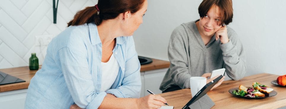 student discussing loan with parents