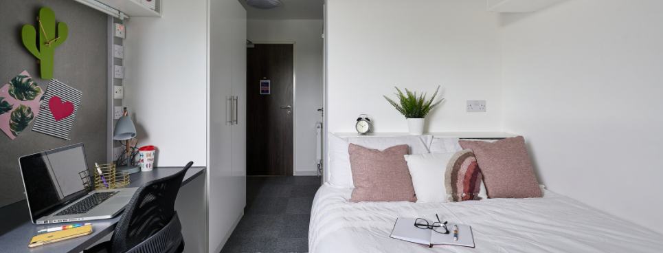 choosing university accommodation blog images